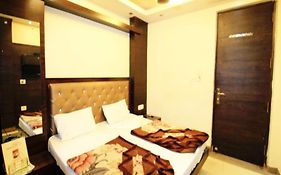 Hotel Chander Palace