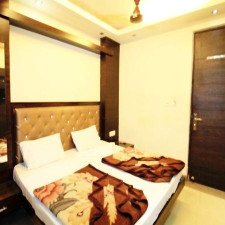 Adb Rooms Hotel Chander Palace New Delhi Exterior photo