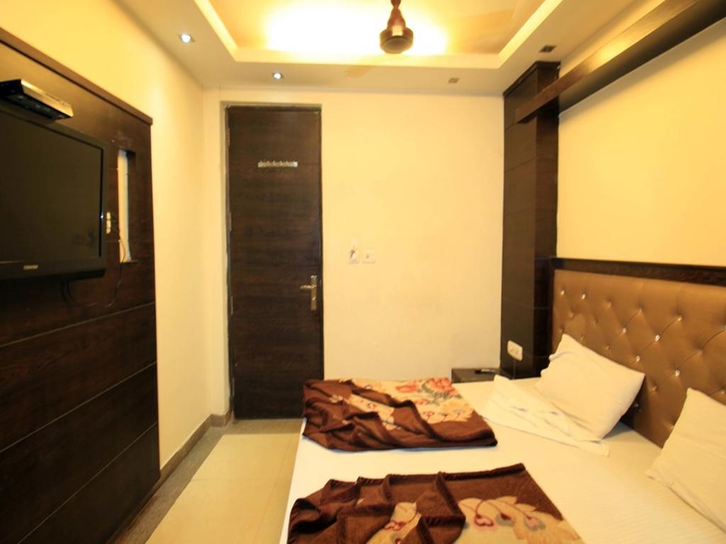 Adb Rooms Hotel Chander Palace New Delhi Exterior photo
