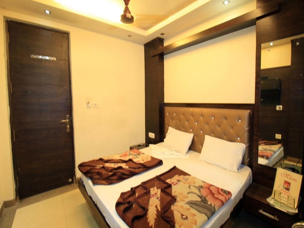 Adb Rooms Hotel Chander Palace New Delhi Exterior photo