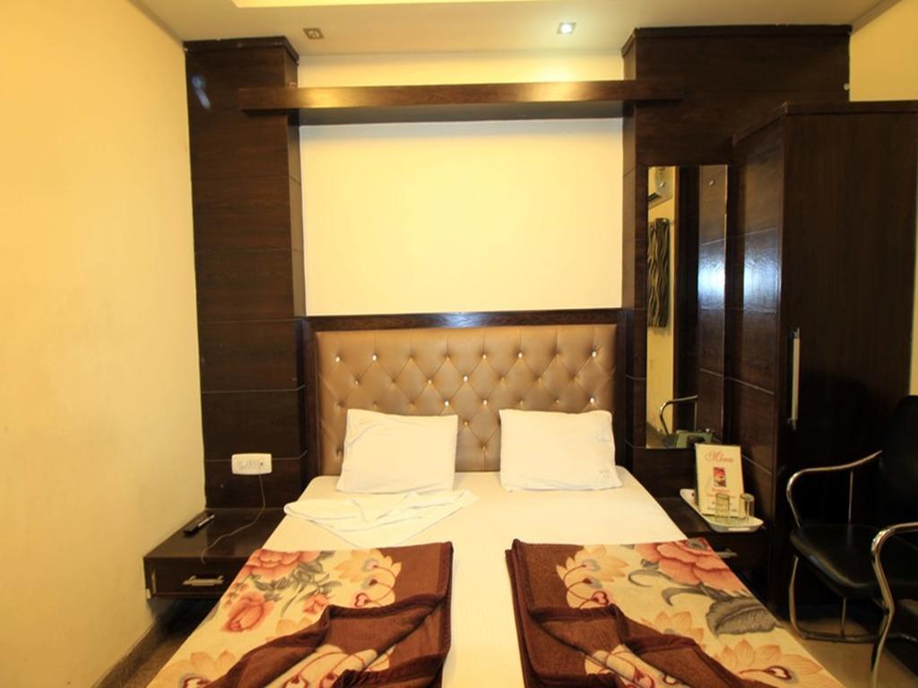 Adb Rooms Hotel Chander Palace New Delhi Exterior photo