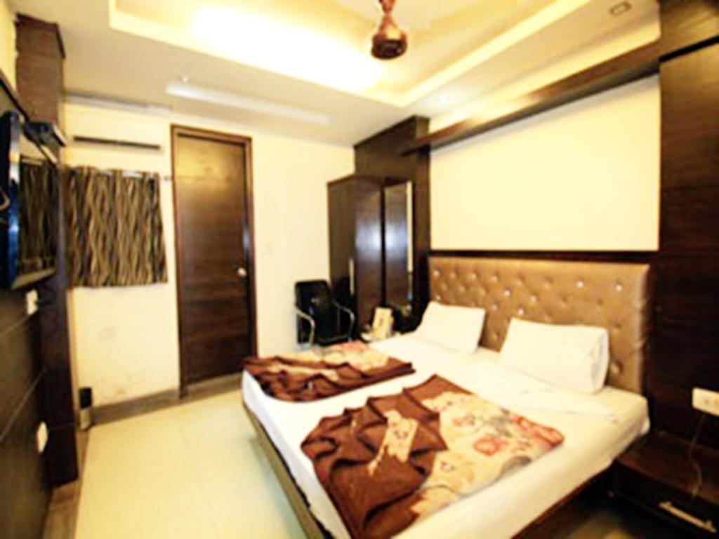 Adb Rooms Hotel Chander Palace New Delhi Exterior photo