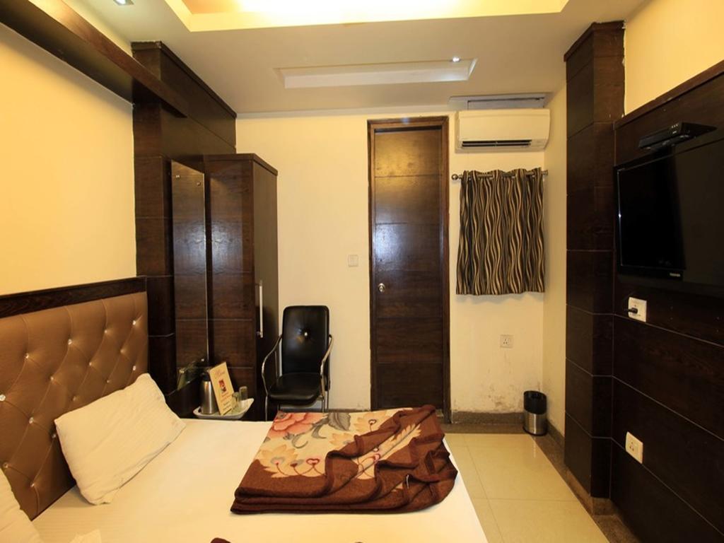Adb Rooms Hotel Chander Palace New Delhi Exterior photo
